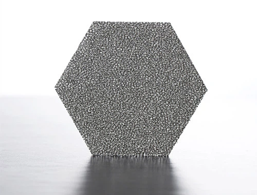 Pena iz kovinske zlitine